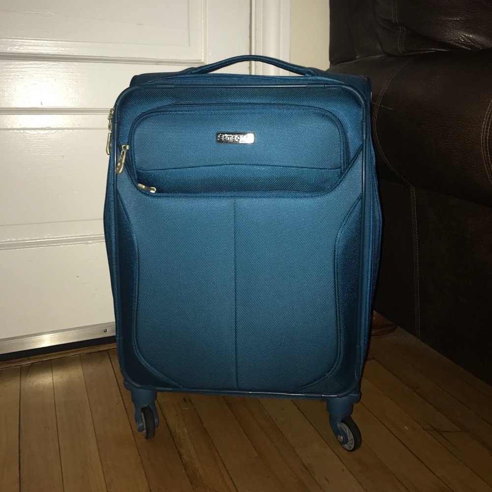 Samsonite spinner suitcase